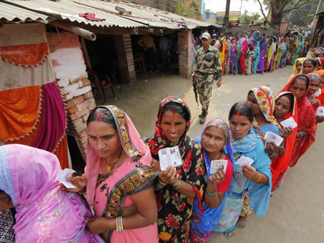 Women have emerged as a vote bank in this Bihar election, with both the BJP and JD(U) vying closely for their votes. (Arvind Yadav/ HT Photo) 
