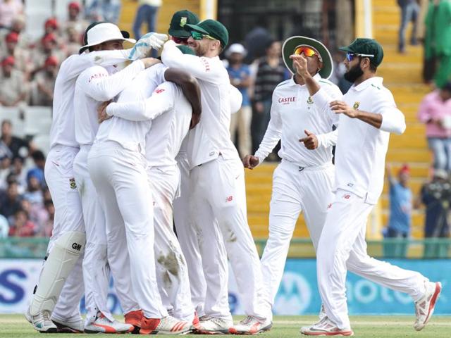 South African cricketers celebrate after Kagiso Rabada dismisses Virat Kohli during the test match.  (Gurpreet Singh/HT) 