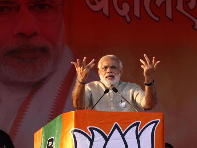 Prime Minister Narendra Modi addresses a rally at Naubatpur, near Patna. (Arvind yadav/ HT Photo) 