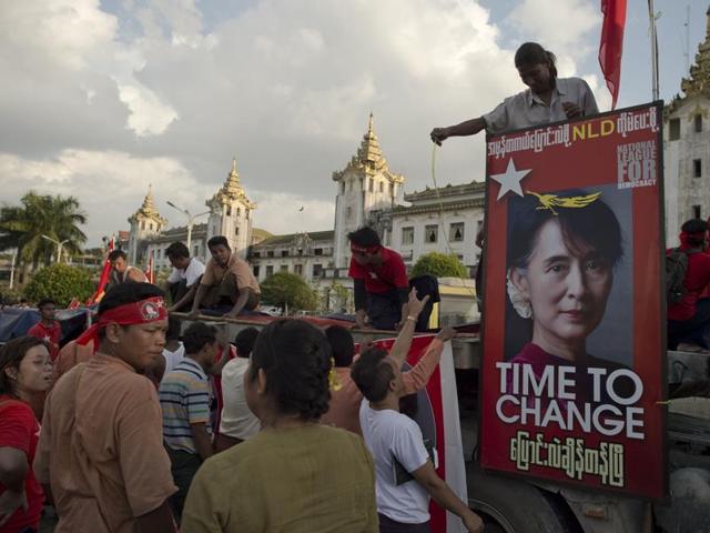 Supporters of Myanmar opposition leader Aung San Suu Kyi's National League for Democracy (NLD) hold up their hands during a NLD rally in Yangon on November 5, 2015. The once junta-run nation heads to the polls on November 8 in what voters and observers hope will be the freest election in decades. (AFP Photo) Supporters of Myanmar opposition leader Aung San Suu Kyi's National League for Democracy (NLD) hold up their hands during a NLD rally in Yangon on November 5, 2015. The once junta-run nation heads to the polls on November 8 in what voters and observers hope will be the freest election in decades. (AFP Photo)