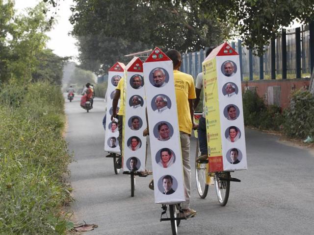 Faces of the ‘Grand Alliance’ -- including Nitish Kumar, Lalu Prasad Yadav, Rabri Devi, Sonia Gandhi and Rahul Gandhi -- adorn JD(U) posters, as the party’s workers canvas for votes.  (Arvind Yadav/ HT Photo) 