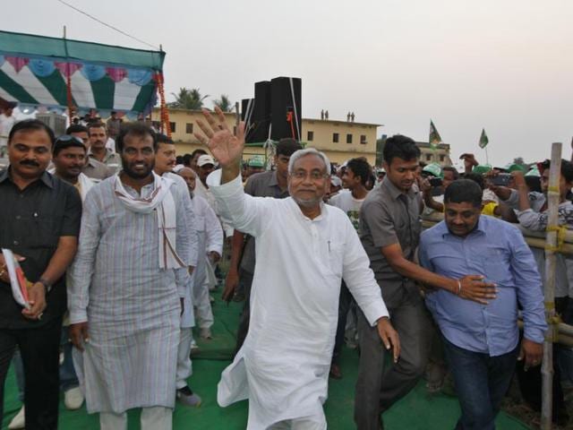 Bihar chief minister Nitish Kumar waves to cameras during an election rally at Phulwari Sharif in Patna. The election is a litmus test for Nitish Kumar who faces anti-incumbency and needs to prove a point to friend-turned-foe BJP.  (Arvind yadav/ HT Photo) 