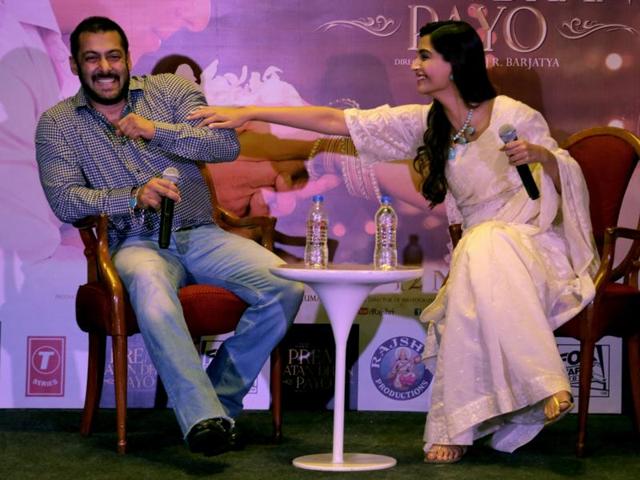 Bollywood actors Salman Khan, left and Sonam Kapoor share a lighter moment at an event to promote their upcoming movie Prem Ratan Dhan Payo in New Delhi. (AP)