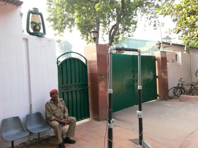 Entrance of RJD chief Lalu Prasad’s residence on Friday morning. (AP Dube/HT Photo) Entrance of RJD chief Lalu Prasad’s residence on Friday morning. (AP Dube/HT Photo)