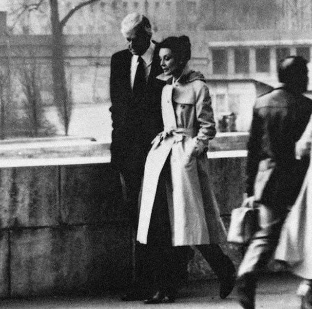 Audrey Hepburn’s unfailing elegant style gave life to the trench coats. Audrey Hepburn’s unfailing elegant style gave life to the trench coats.