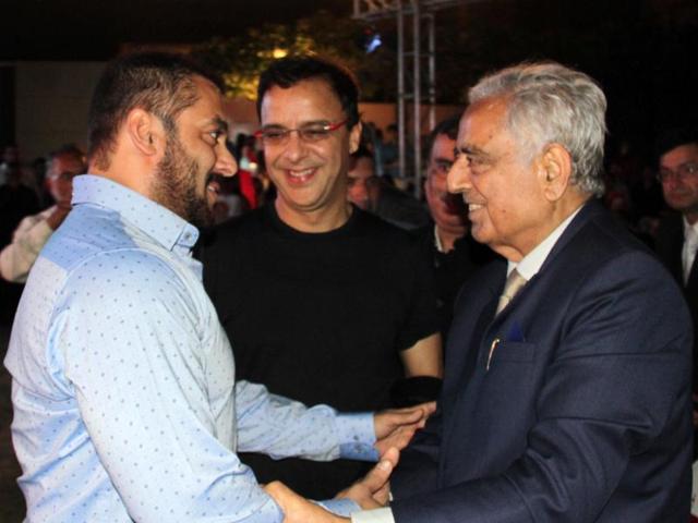 Mufti promised the Bollywood a hassle-free business environment to shoot in the Valley, known for its picturesque locales, and sought to remind it that Kashmir was “no less than their second home”. (HT Photo) Mufti promised the Bollywood a hassle-free business environment to shoot in the Valley, known for its picturesque locales, and sought to remind it that Kashmir was “no less than their second home”. (HT Photo)