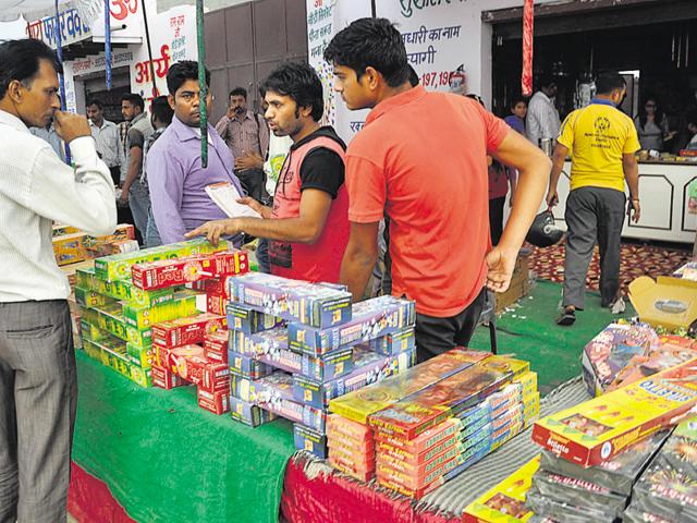 Brisk sales of fireworks underway at the market in the village that is home to over 50 licensed fireworks manufacturers. People from Ghaziabad, Noida and Delhi come to this market to buy low-priced crackers. (Sakib Ali/HT photo)