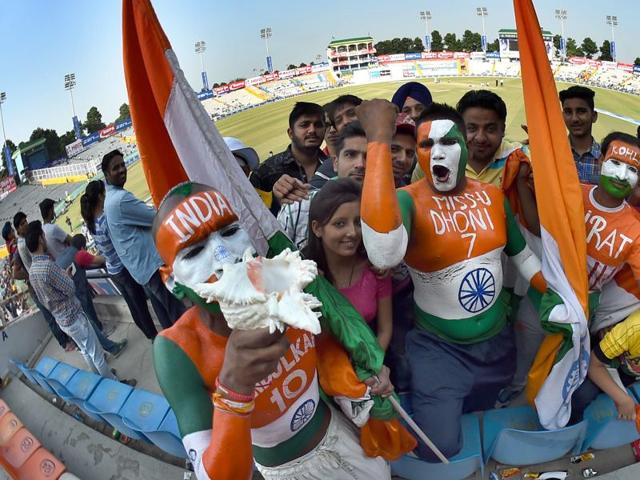 Cricket fans enjoying the proceedings. (Gurpreet Singh/HT Photo) 