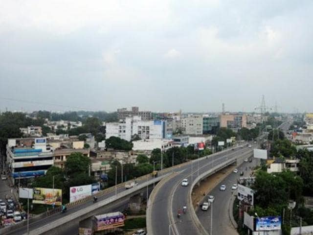 Dehradun has been chosen by the union ministry of urban development as one of the 98 urban areas to be developed into smart cities, though it is yet to clear stage 2 of the national challenge to get into the 20 cities list in the first phase. (HT file photo/For representation only) Dehradun has been chosen by the union ministry of urban development as one of the 98 urban areas to be developed into smart cities, though it is yet to clear stage 2 of the national challenge to get into the 20 cities list in the first phase. (HT file photo/For representation only)