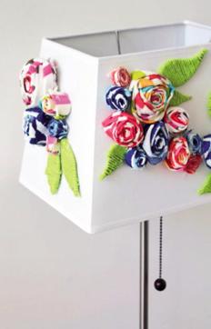 Add flowers on your shade in a beautiful pattern. (IMAGESBAZAAR) Add flowers on your shade in a beautiful pattern. (IMAGESBAZAAR)