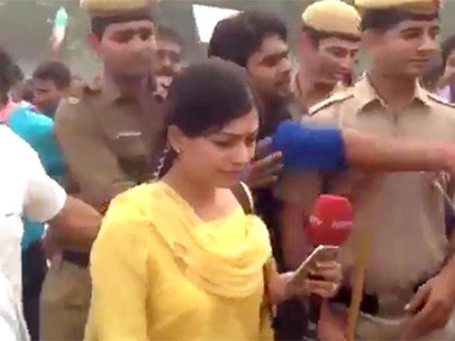 NDTV reporter Bhairavi Singh has alleged that she was heckled and abused by protestors at the March for India rally organised by actor Anupam Kher on Saturday. (Photo Courtesy: Twitter) NDTV reporter Bhairavi Singh has alleged that she was heckled and abused by protestors at the March for India rally organised by actor Anupam Kher on Saturday. (Photo Courtesy: Twitter)