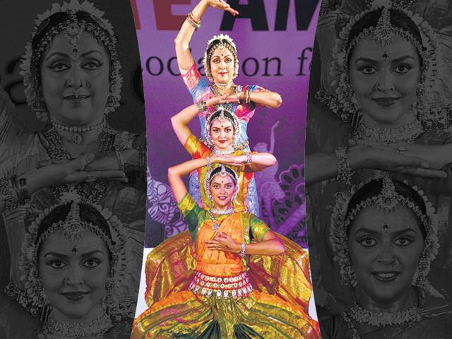 Hema Malini with daughters Esha and Ahana. (Getty Images) Hema Malini with daughters Esha and Ahana. (Getty Images)