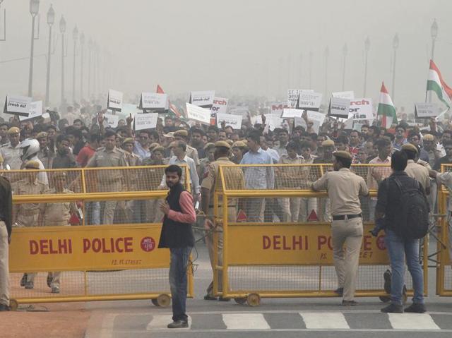 Members of the public taking part in the protest march from India Gate to the Rashtrapati Bhavan to protest against the voices being raised over "intolerance" in the country. (Raj K Raj/ HT Photo) Members of the public taking part in the protest march from India Gate to the Rashtrapati Bhavan to protest against the voices being raised over "intolerance" in the country. (Raj K Raj/ HT Photo)