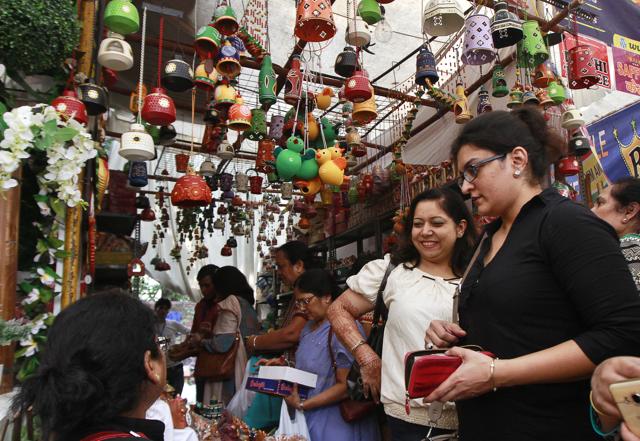 Shoppers at a Diwali mela organised at the Blind school in New Delhi. (Sanjeev Verma / Hindustan Times) Shoppers at a Diwali mela organised at the Blind school in New Delhi. (Sanjeev Verma / Hindustan Times)