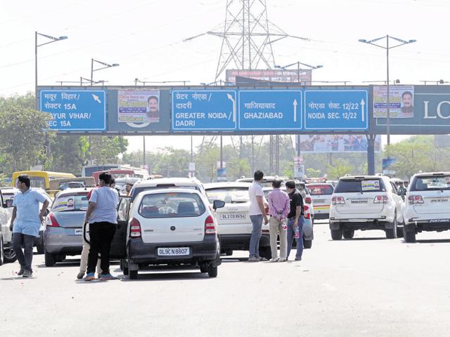 The DND Flyway has seen a number of protests by residents’ groups recently over the issue payment of toll. (HT File Photo) The DND Flyway has seen a number of protests by residents’ groups recently over the issue payment of toll. (HT File Photo)