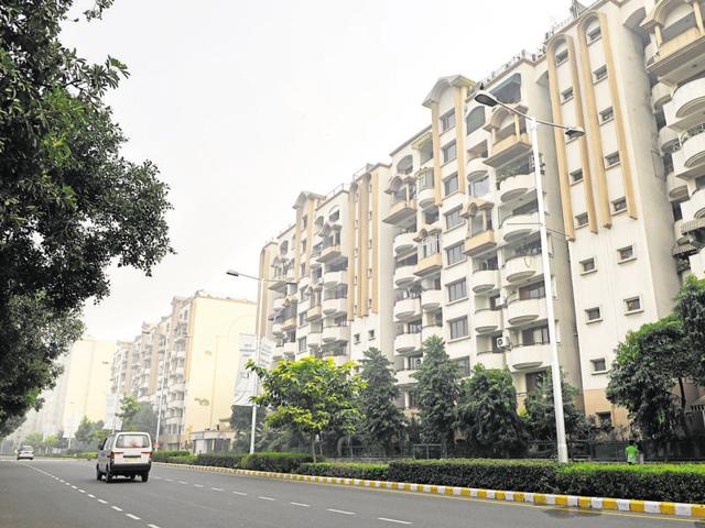 The case was against Ambience developers for allegedly constructing structures that are part of the condominiums in the residential area on the Nathupur check dam, which is a protected area.(Abhinav Saha /HT Photo)