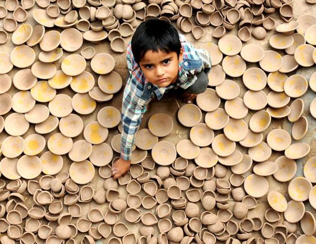 Though not out of business, earnings are diminishing for potters in the city.(Bharat Bhushan/HT)