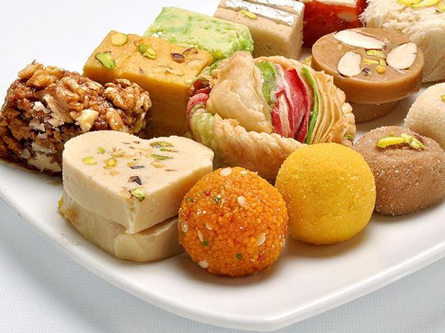 Don’t fall for foods that claim to contain no sugar or artificial sweeteners. They may not have table sugar (sucrose), but could have other natural sweeteners that widen waistlines. (Shutterstock) Don’t fall for foods that claim to contain no sugar or artificial sweeteners. They may not have table sugar (sucrose), but could have other natural sweeteners that widen waistlines. (Shutterstock)