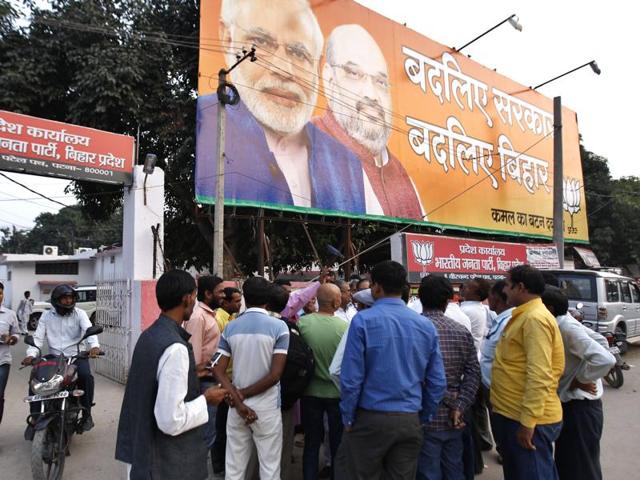 BJP supporters outside the party office in Patna on the eve of Bihar election results.(Ajay Aggarwal/HT Photo) BJP supporters outside the party office in Patna on the eve of Bihar election results.(Ajay Aggarwal/HT Photo)