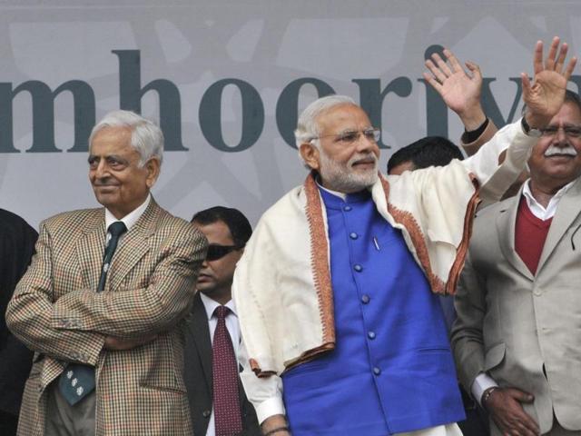 Prime Minister Narendra Modi waves to the crowd during a public rally at Sher-e-Kashmir Stadium in Srinagar on Saturday. (Waseem Andrabi/ HT)