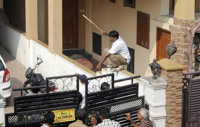A large number of residents gathered to see the panther and the animal ran through the streets. A forest department official keeps guard as search for the panther continues. (Himanshu Vyas/HT Photo)