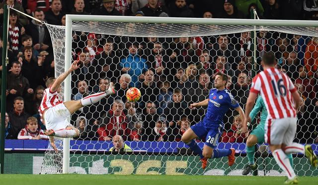 Marko Arnautovic, left, scores Stoke City’s winning goal with an acrobatic volley. (AFP Photo)