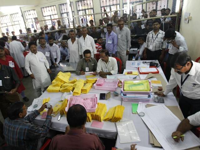 Poll officials count votes at a college in Patna. (Ajay Aggarwal/ht photo)