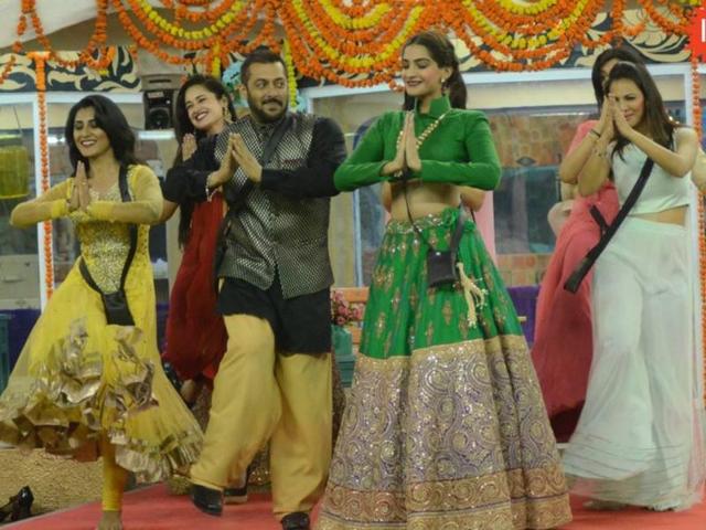 Salman Khan and Sonam Kapoor visited the Bigg Boss house on Sunday to celebrate Diwali with the contestants. (COLORS TV) 