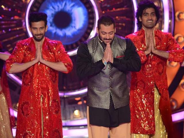 Salman welcomes his fans on the special episode of Bigg Boss 9. (COLORS TV)