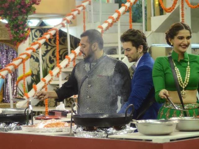 Neil Nitin Mukesh also accompanied Sonam and Salman on their trip inside the Bigg Boss house. (COLORS TV)