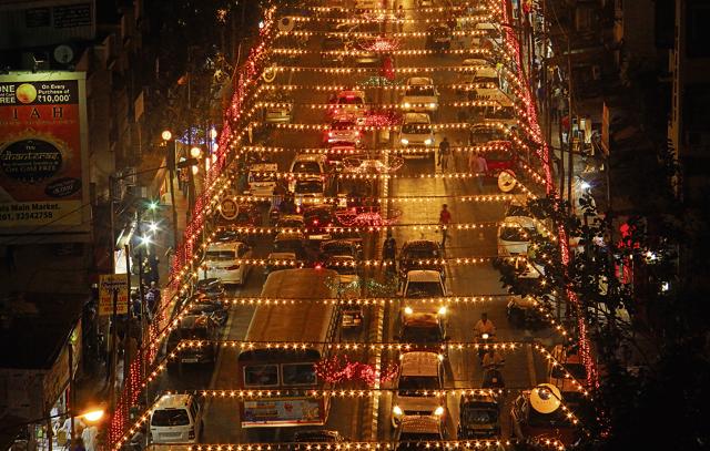Lokhandwala market in Andheri is lit up ahead of Diwali. (Pramod Thakur/ ht photo)