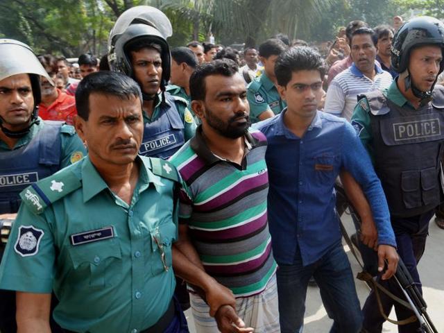 Bangladesh police escort a suspect (C in handcuffs) in a murder case involving the brutal killing of a child, at a court in Sylhet on November 8, 2015. (AFP Photo) Bangladesh police escort a suspect (C in handcuffs) in a murder case involving the brutal killing of a child, at a court in Sylhet on November 8, 2015. (AFP Photo)