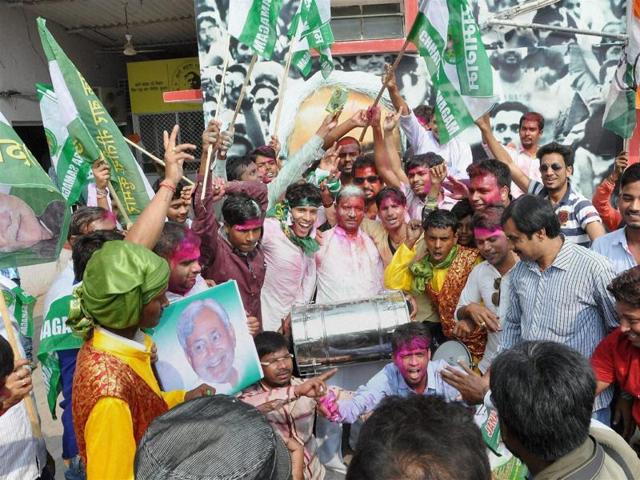 JD(U) supporters dance as they celebrate the Grand Alliance’s victory in Bihar assembly elections at the party office in Patna on Sunday. (PTI)