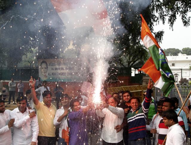Congress workers celebrate after the announcement of Bihar assembly election results, in New Delhi. (Arvind Yadav/ HT Photo) Congress workers celebrate after the announcement of Bihar assembly election results, in New Delhi. (Arvind Yadav/ HT Photo)
