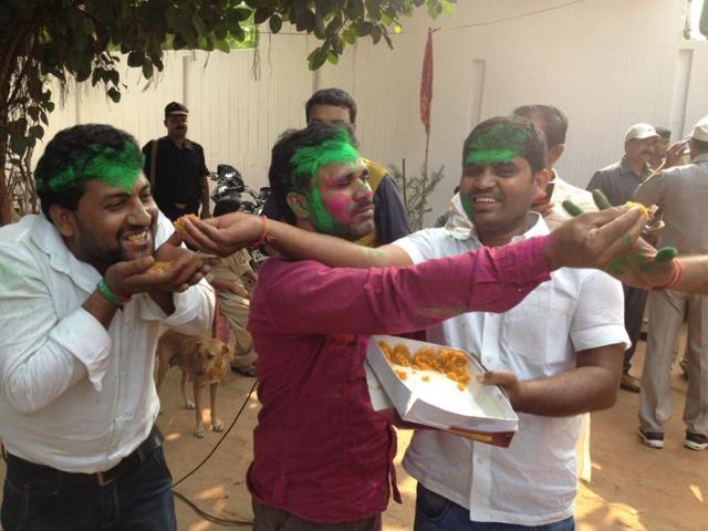 Celebration at RJD Chief Lalu Prasad Yadav’s residence on the vote counting day of the Bihar Assembly elections, in Patna, Bihar on November 08, 2015. (Photo by Arun Sharma/ Hindustan Times)