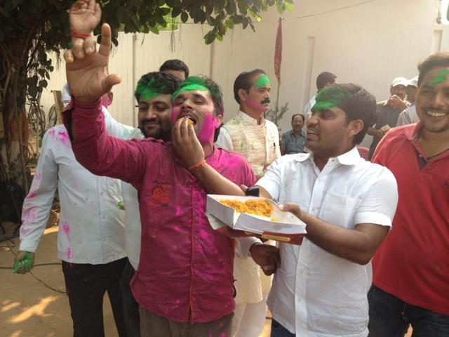 Supporters celebrate victory of the grand alliance (JD(U) andRJD) on Saturday. (Ajay Aggarwal/HT Photo) Supporters celebrate victory of the grand alliance (JD(U) andRJD) on Saturday. (Ajay Aggarwal/HT Photo)