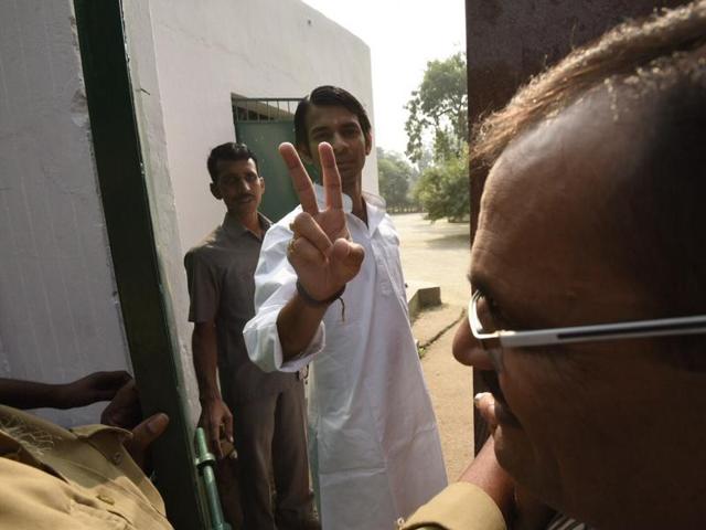 RJD chief Lalu Prasad Yadav’s son Tej Pratap Yadav, who is contesting from Mahua, at his residence on the vote counting day of the Bihar Assembly elections, in Patna, Bihar on Sunday, November 08, 2015. (Photo by Arun Sharma/ Hindustan Times)