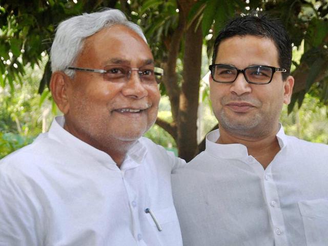 Bihar chief minister Nitish Kumar with his campaign strategist Prashant Kishor after Grand Alliance’s victory in Bihar assembly elections in Patna.(PTI Photo)