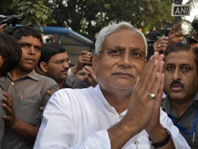 RJD Chief Lalu Prasad Yadav and Nitish Kumar after the results of the Bihar Assembly elections. A triumphant Nitish Kumar is increasingly being seen as a potential leader for a strong political opposition to the NDA.(Arun Sharma/ HT Photo)