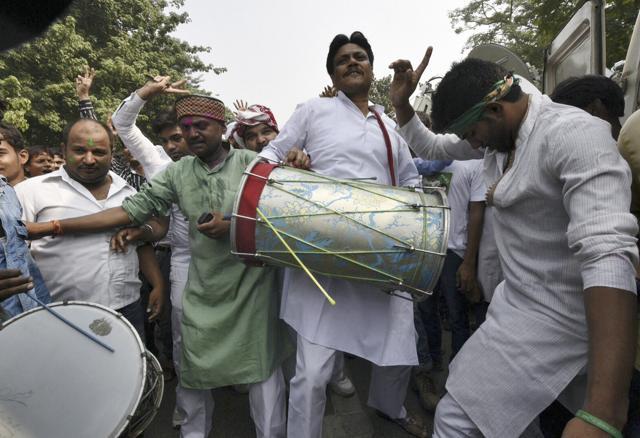 Supporters celebrate outside RJD chief Lalu Prasad’s residence on the vote counting day of the Bihar Assembly elections, in Patna. (Arun Sharma/ HT Photo ) Supporters celebrate outside RJD chief Lalu Prasad’s residence on the vote counting day of the Bihar Assembly elections, in Patna. (Arun Sharma/ HT Photo )