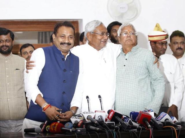 (From left) President of the Bihar Pradesh Congress Committee Ashok Choudhary, Bihar chief minister Nitish Kumar and RJD chief Lalu Prasad during a press conference in Patna. (Ajay Aggarwal/ HT Photo)