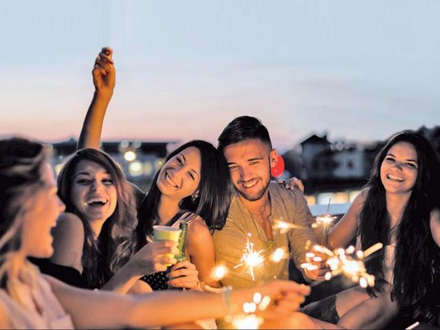 Remember to observe the right etiquettes this Diwali.(ISTOCK) Remember to observe the right etiquettes this Diwali.(ISTOCK)
