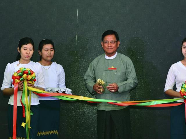 Myanmar's Union Election Commission chairman Tin Aye, center, prepares to cut a ribbon during a function ahead of announcing election results on Monday. (AP Photo)