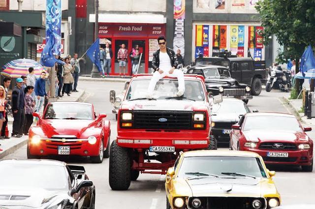  (RED CHILLIES ENTERTAINMENT)