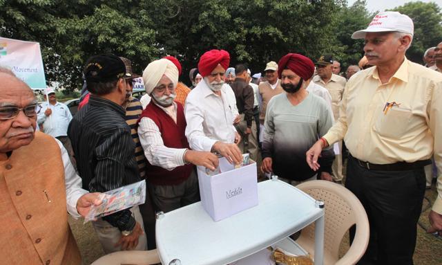 “Unfortunately, the recently issued notification on the OROP gives nothing but a truncated deal and cannot be called OROP either in letter or spirit,” the memorandum to the PM read. (HT Photo)