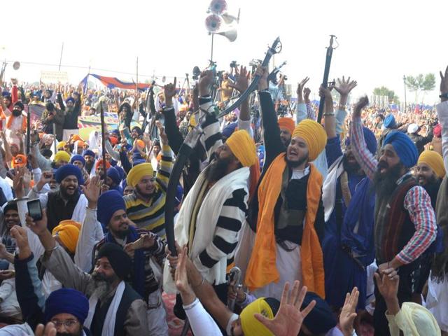 Sikh radicals “removed” the five Sikh head priests and appointed Jagtar Singh Hawara as the jathedar of the ‘Akal Takht’. (Sameer Sehgal/HT)