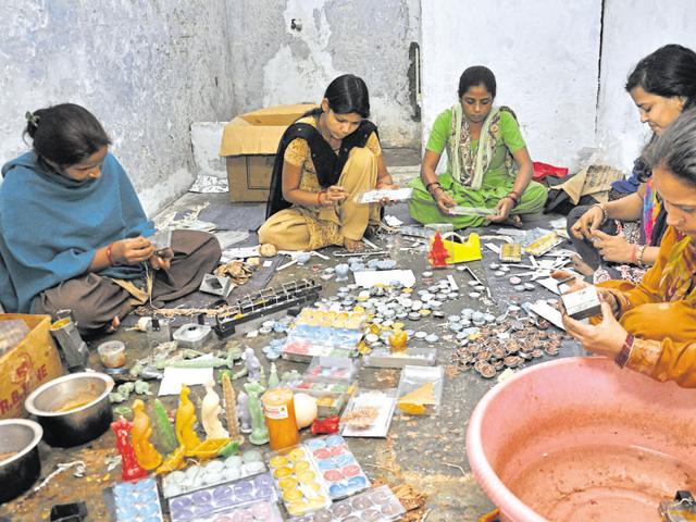 A group of women inmates in Dasna jail have been preparing candles of different varieties for sale during Diwali. (Sakib Ali/HT Photo) A group of women inmates in Dasna jail have been preparing candles of different varieties for sale during Diwali. (Sakib Ali/HT Photo)