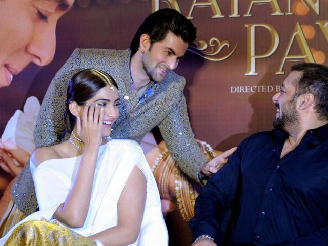 Dude, I am funny. When Salman Khan says that, you do not have a choice but to say, ‘Yes, you are’. Sonam Kapoor and Neil Nitin Mukesh seem to be doing exactly that at this promotional event for Prem Ratan Dhan Payo in Mumbai. (AFP)
