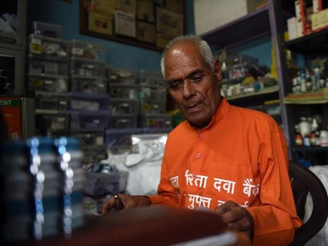 The 79-year-old calls to residents to bring out their medicines, rather than throw them away to donate to Delhi’s millions of desperate poor. (AFP Photo) The 79-year-old calls to residents to bring out their medicines, rather than throw them away to donate to Delhi’s millions of desperate poor. (AFP Photo)