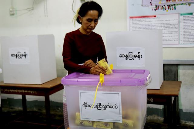 Myanmar pro-democracy leader Aung San Suu Kyi casts her ballot during general elections in Yangon. (Reuters Photo) Myanmar pro-democracy leader Aung San Suu Kyi casts her ballot during general elections in Yangon. (Reuters Photo)
